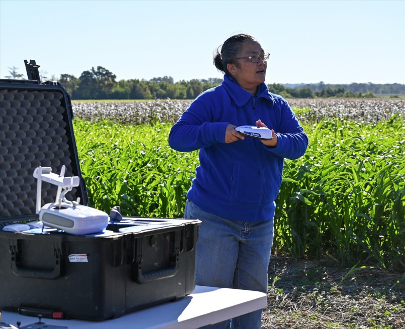 Brenda Tubana giving field demonstration