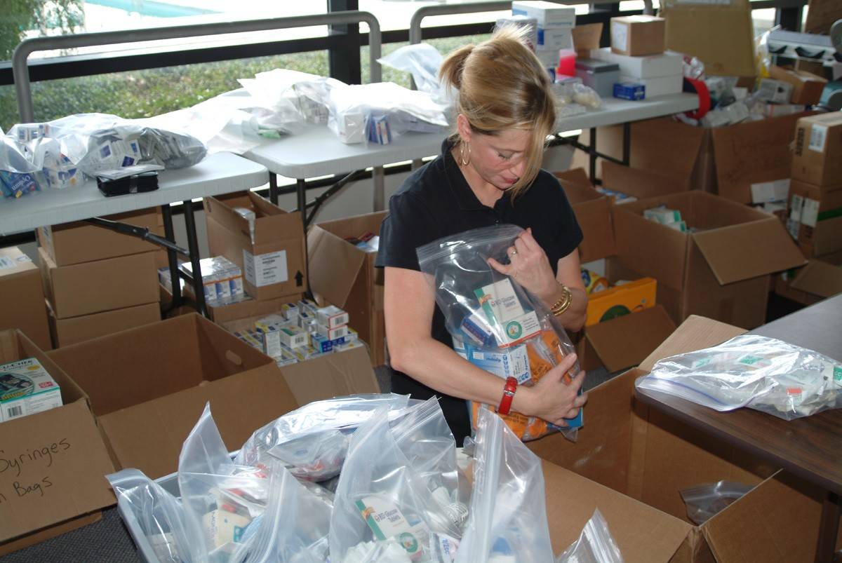 Pennington Biomedical Pennington Biomedical volunteer helps gather supplies