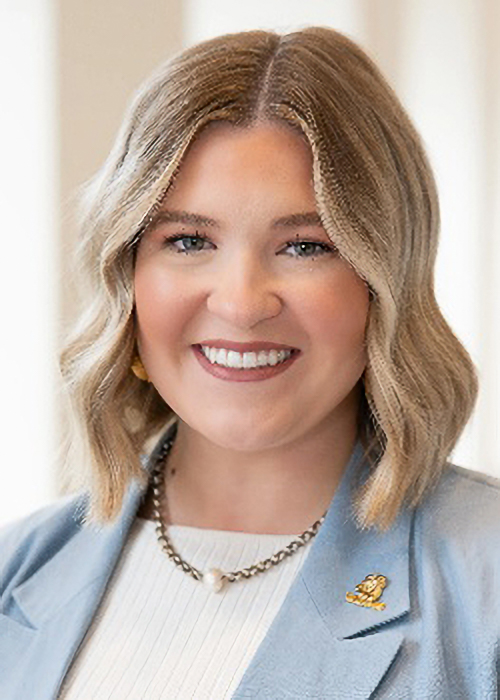 Maddie Volland headshot